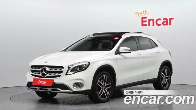 Mercedes-Benz GLA-Class GLA220 Premium