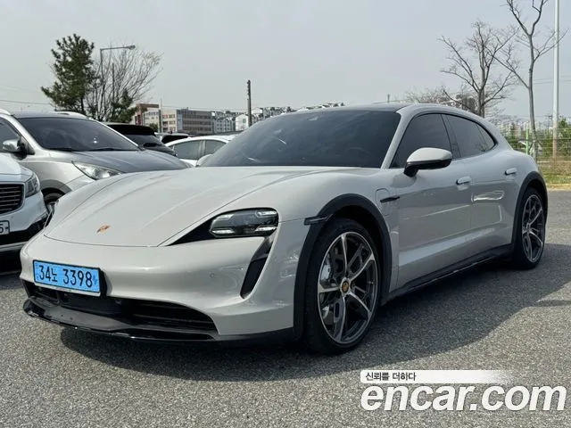 Porsche Taycan 4S Cross Turismo