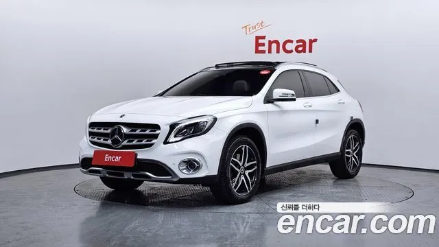 Mercedes-Benz GLA-Class GLA220 Premium