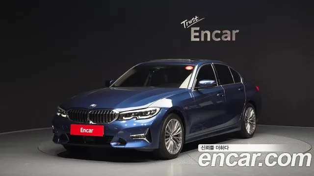 BMW 3-Series 320i Luxury