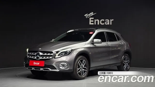 Mercedes-Benz GLA-Class GLA220 Premium