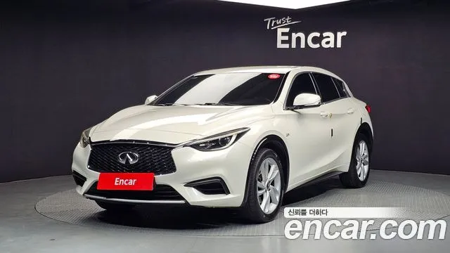 Infiniti Q30 2.0 Pure