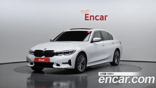 BMW 3-Series 320i Luxury