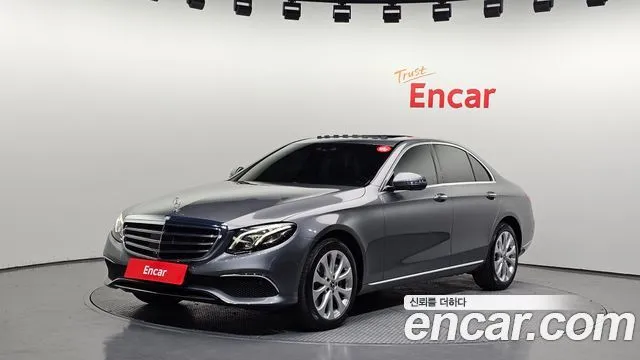 Mercedes-Benz E-Class E300 4MATIC Exclusive