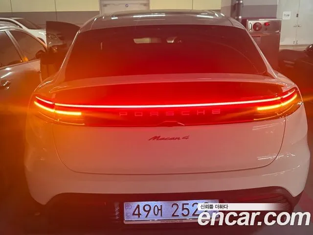 Porsche Macan Base 4