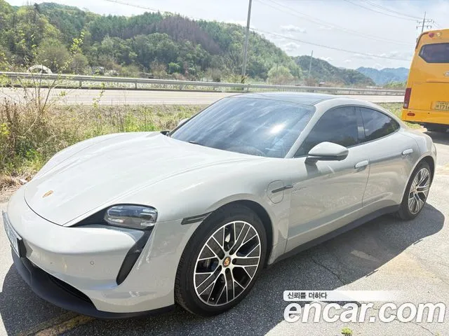 Porsche Taycan Base