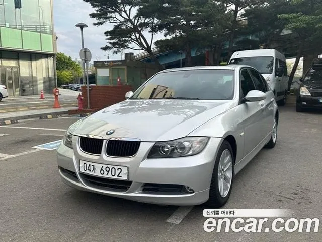 BMW 3-Series 320i Sedan