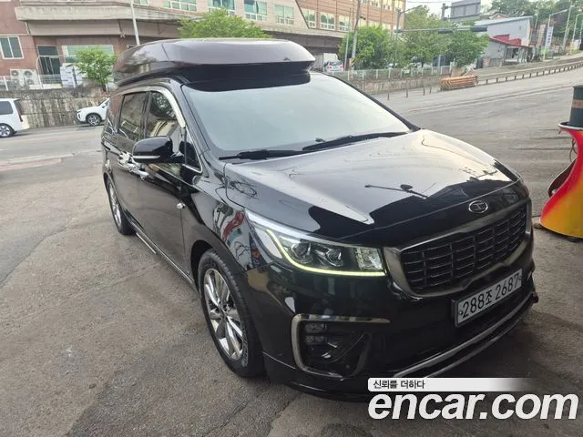 Kia Canival Gasoline 7-Seater