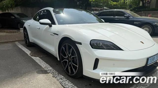 Porsche Taycan Base