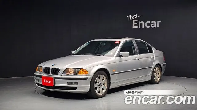 BMW 3-Series 320i Sedan
