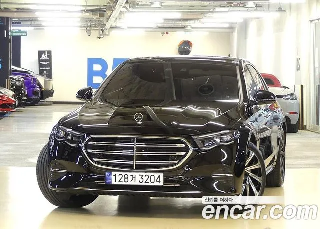 Mercedes-Benz E-Class E300 4MATIC Exclusive