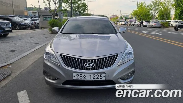 Hyundai Grandeur HG240 Modern