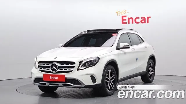 Mercedes-Benz GLA-Class GLA220 Premium