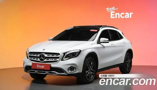 Mercedes-Benz GLA-Class GLA220 Premium