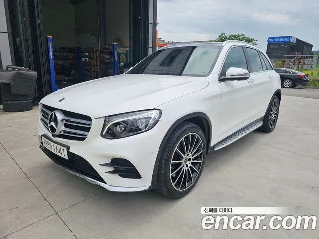 Mercedes-Benz GLC-Class GLC300 4MATIC AMG Line