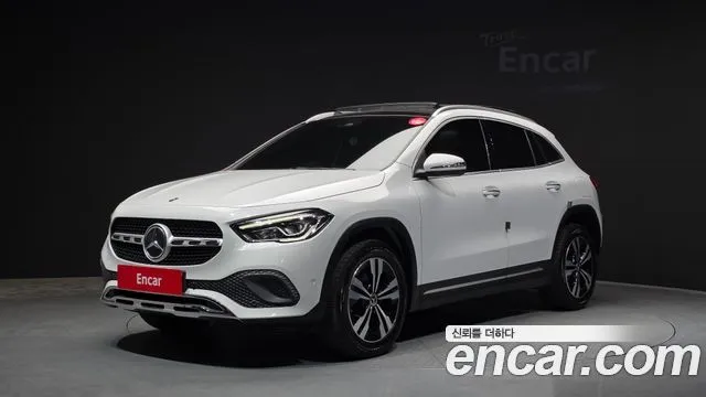 Mercedes-Benz GLA-Class GLA220