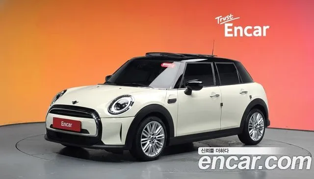 Mini Cooper 5-Door Classic Plus