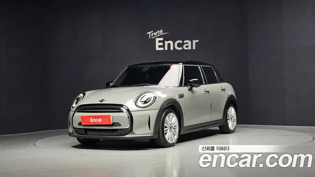 Mini Cooper 5-Door Classic Plus