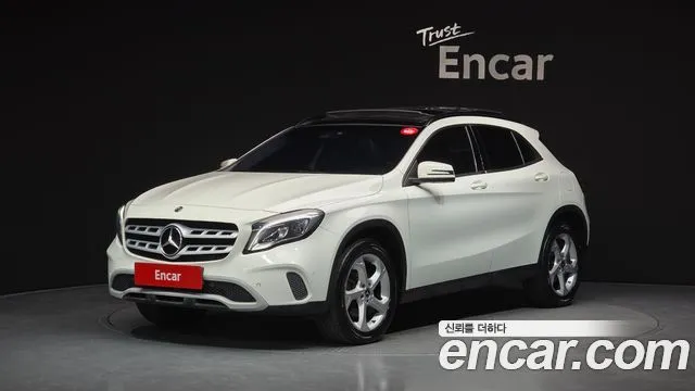 Mercedes-Benz GLA-Class GLA220