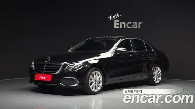 Mercedes-Benz E-Class E300 4MATIC Exclusive Standard