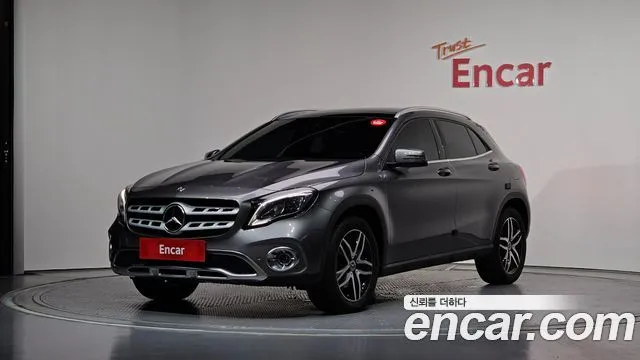 Mercedes-Benz GLA-Class GLA220