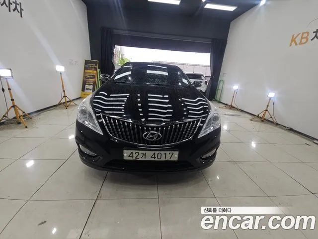 Hyundai Grandeur HG240 Modern