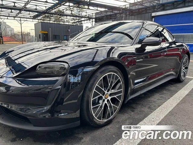Porsche Taycan Base