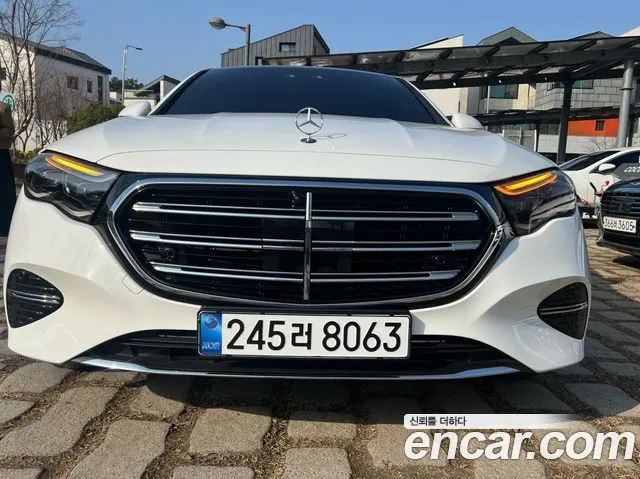 Mercedes-Benz E-Class E300 4MATIC Exclusive