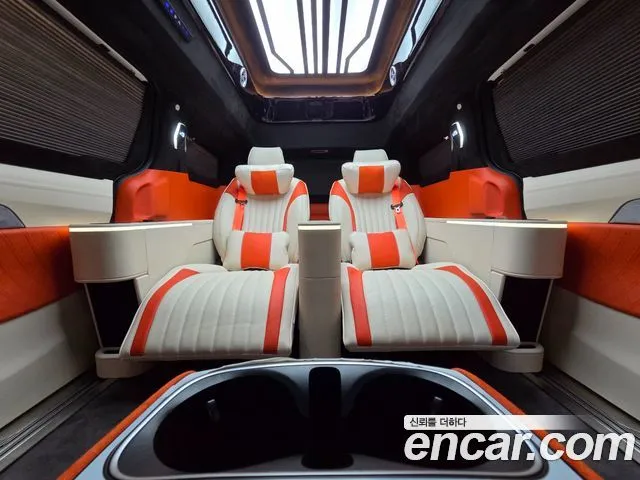 Kia Canival HEV 9-Seater Hi-Limousine