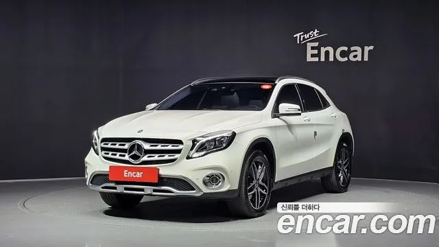 Mercedes-Benz GLA-Class GLA220 Premium