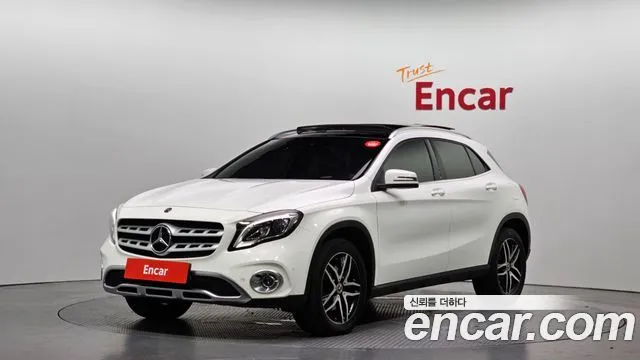 Mercedes-Benz GLA-Class GLA220 Premium