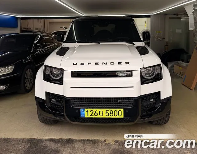 Land Rover Defender 110 P300 X-Dynamic SE