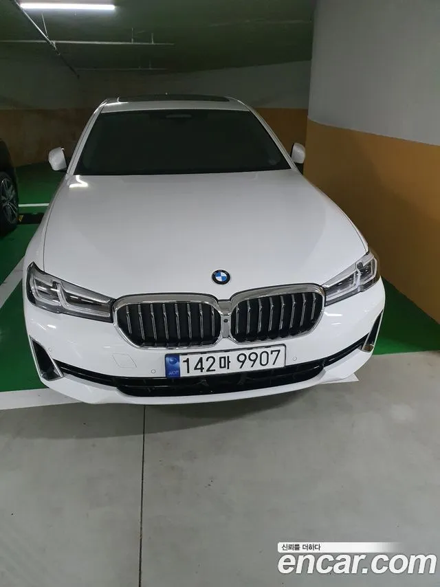 BMW 5-Series 530i xDrive Luxury
