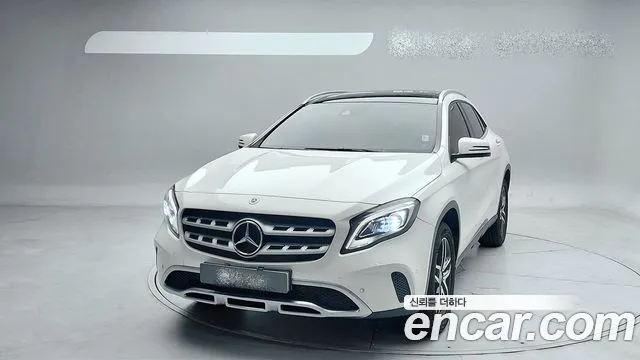 Mercedes-Benz GLA-Class GLA220 Premium