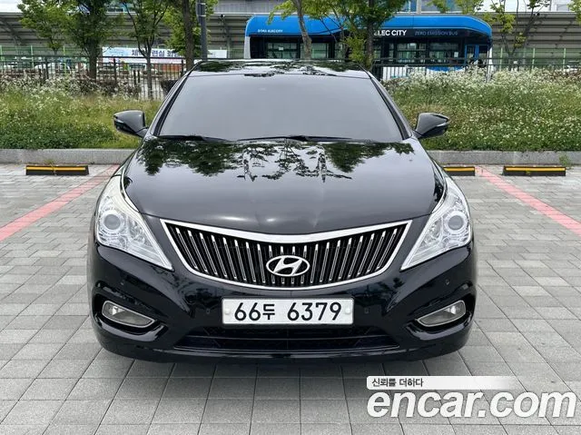 Hyundai Grandeur HG240 Modern