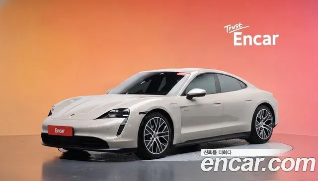 Porsche Taycan Base