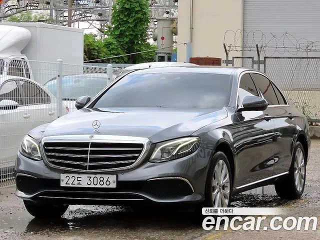 Mercedes-Benz E-Class E300 4MATIC Exclusive