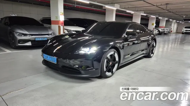 Porsche Taycan Base 4