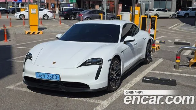 Porsche Taycan Base
