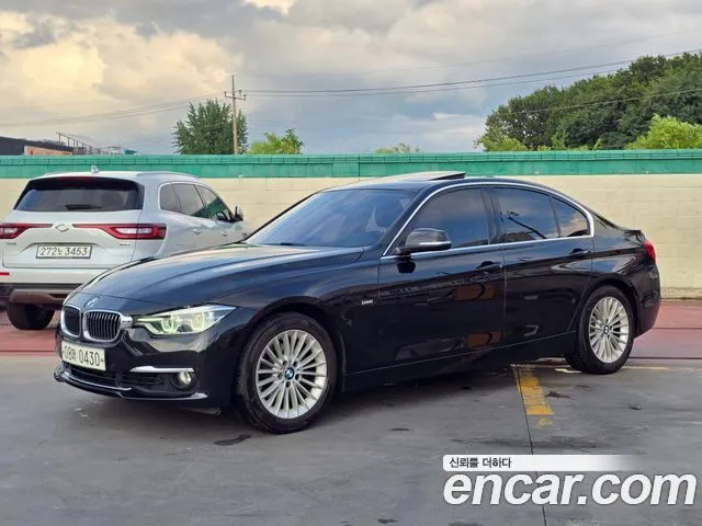 BMW 3-Series 320i Luxury