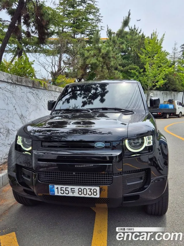 Land Rover Defender 110 P300 X-Dynamic SE