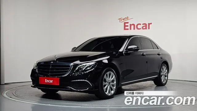 Mercedes-Benz E-Class E300 4MATIC Exclusive
