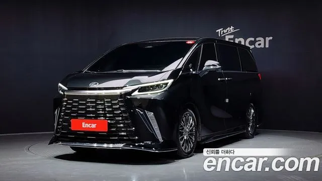 Lexus LM 500h Royal