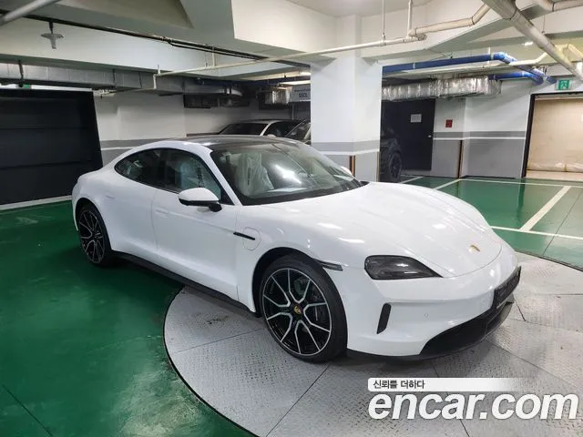 Porsche Taycan Base