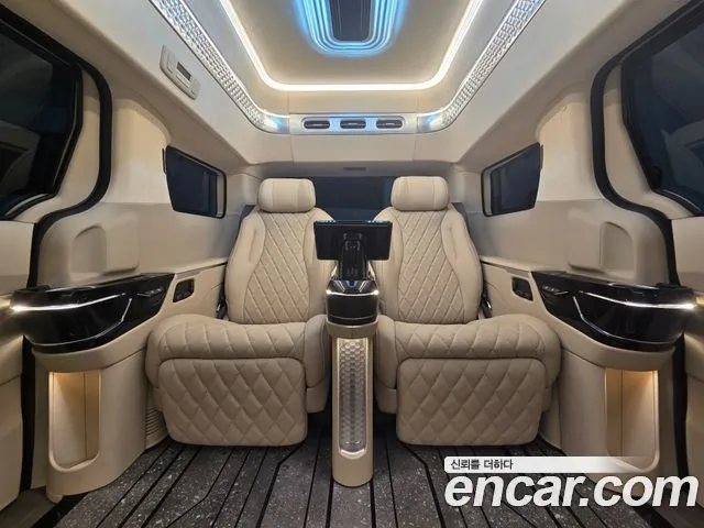 Kia Canival HEV 4Seater Hi-Limousine (Special)