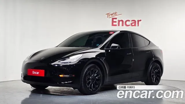 Tesla Model Y Standard Range RWD