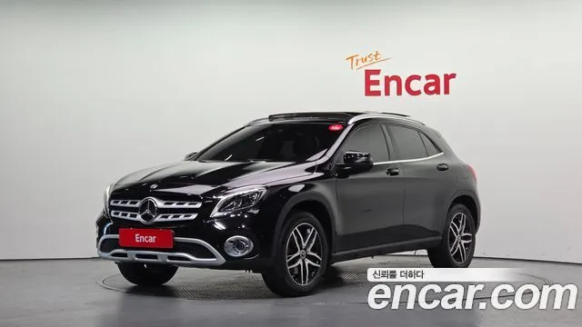 Mercedes-Benz GLA-Class GLA220 Premium