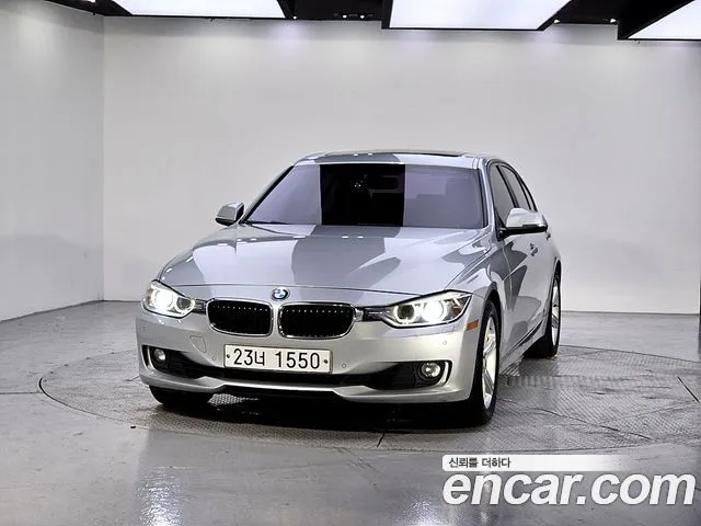 BMW 3-Series 320i