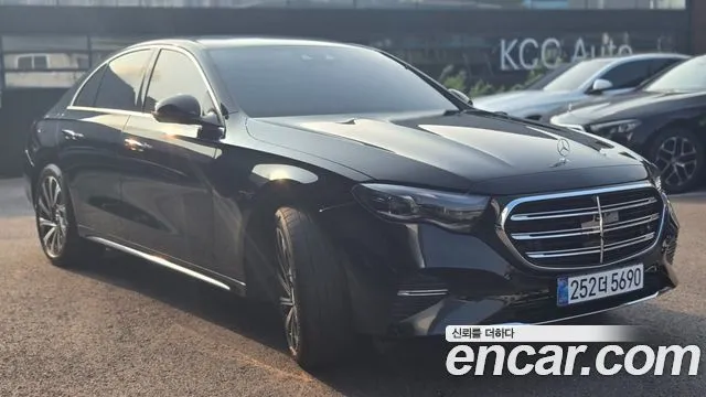 Mercedes-Benz E-Class E300 4MATIC Exclusive