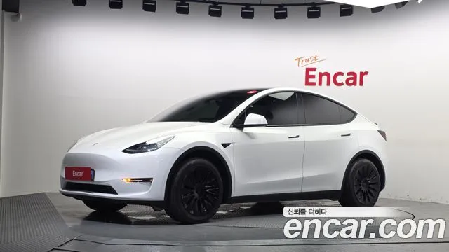 Tesla Model Y Standard Range RWD
